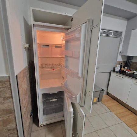 Underground Home Vicino Metropolitana Comasina Cormano Eksteriør bilde