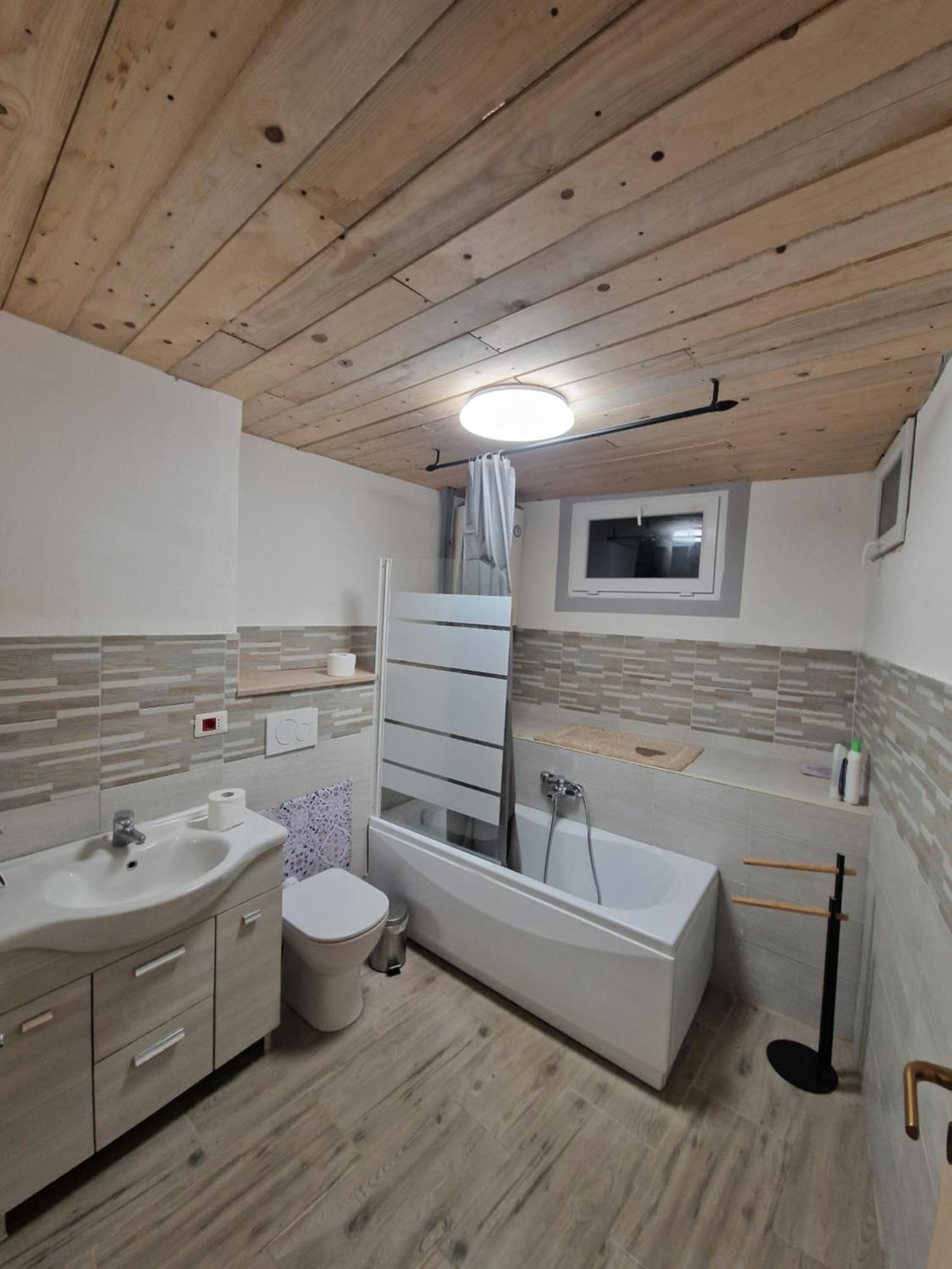 Underground Home Vicino Metropolitana Comasina Cormano Eksteriør bilde
